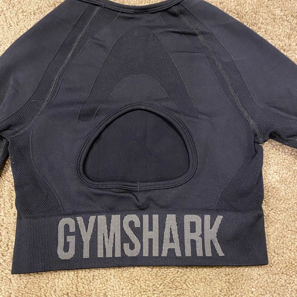 GymShark Cropped Long Sleeve - Picture 2 of 3